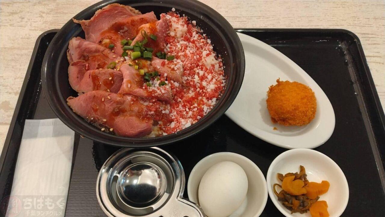 ららぽーとTOKYOBAY　フードコートのオ肉ヤYOSHIMIのローストビーフ丼